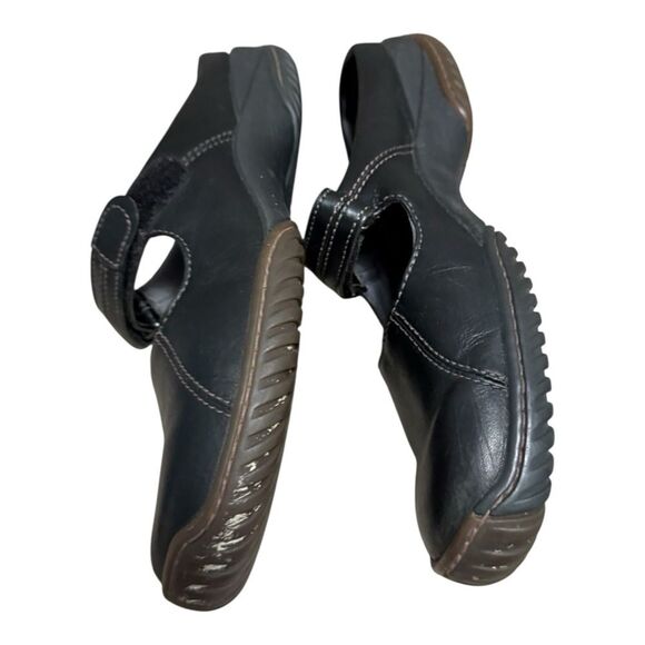 Clarks Mary Jane shoes women’s size 7.5 black leather slip on Velcro straps - Picture 8 of 10